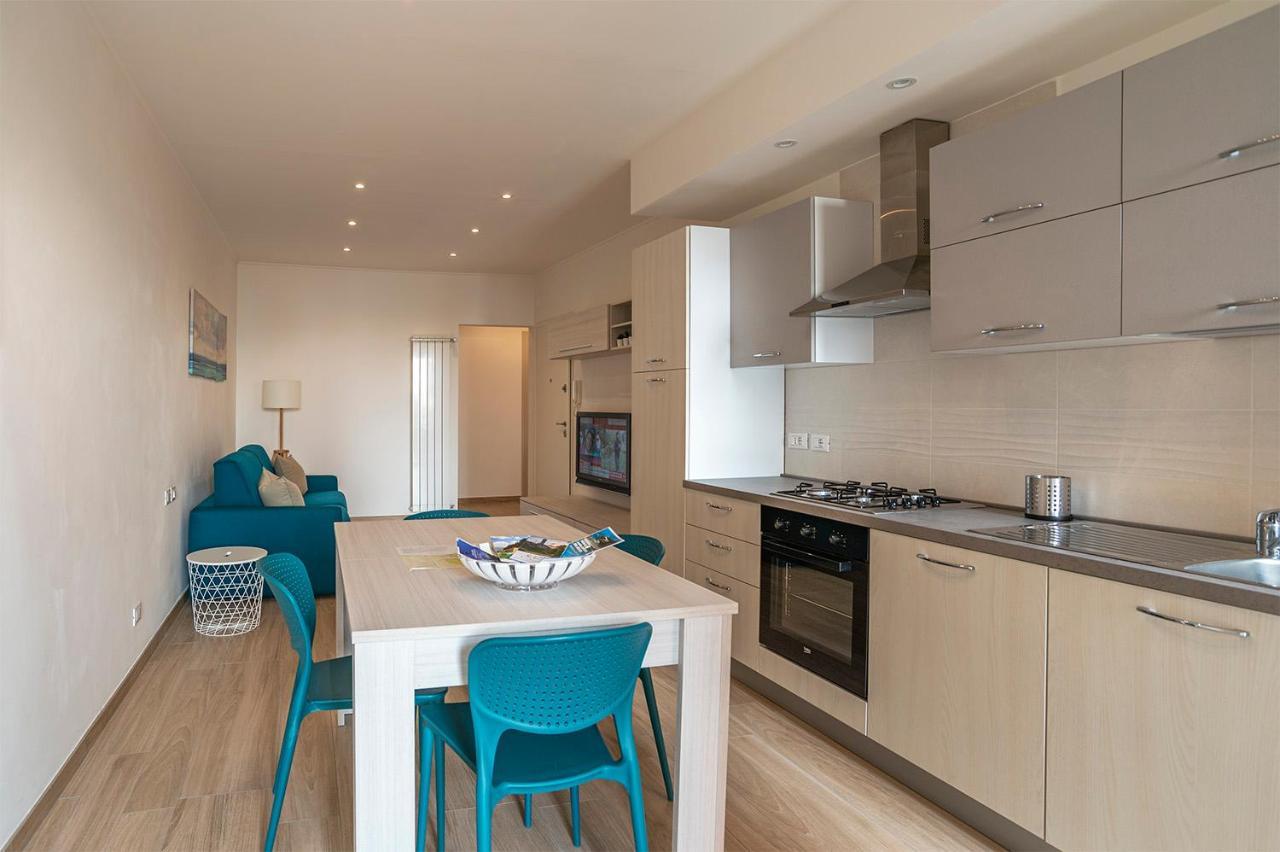 Casa Erika Fronte Mare Apartment Вараце Екстериор снимка
